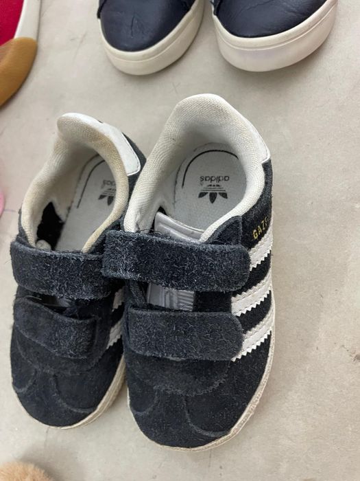32 pares de calçado