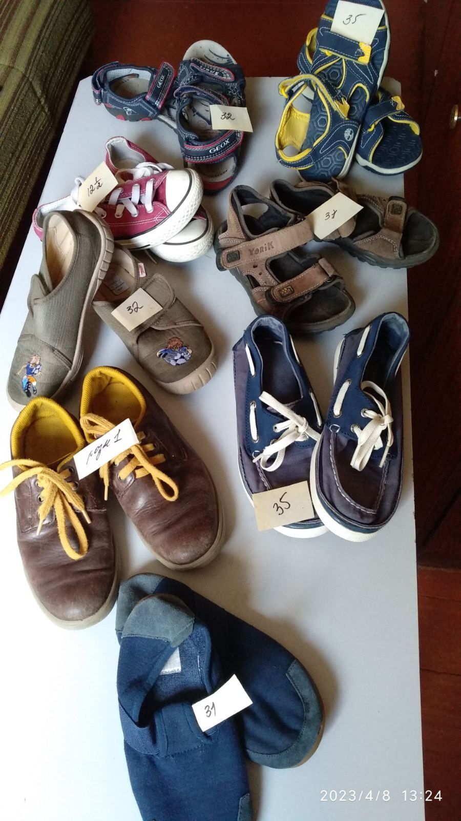 Дитячі чобітки та інше фірмове взуття для хлопчиків
