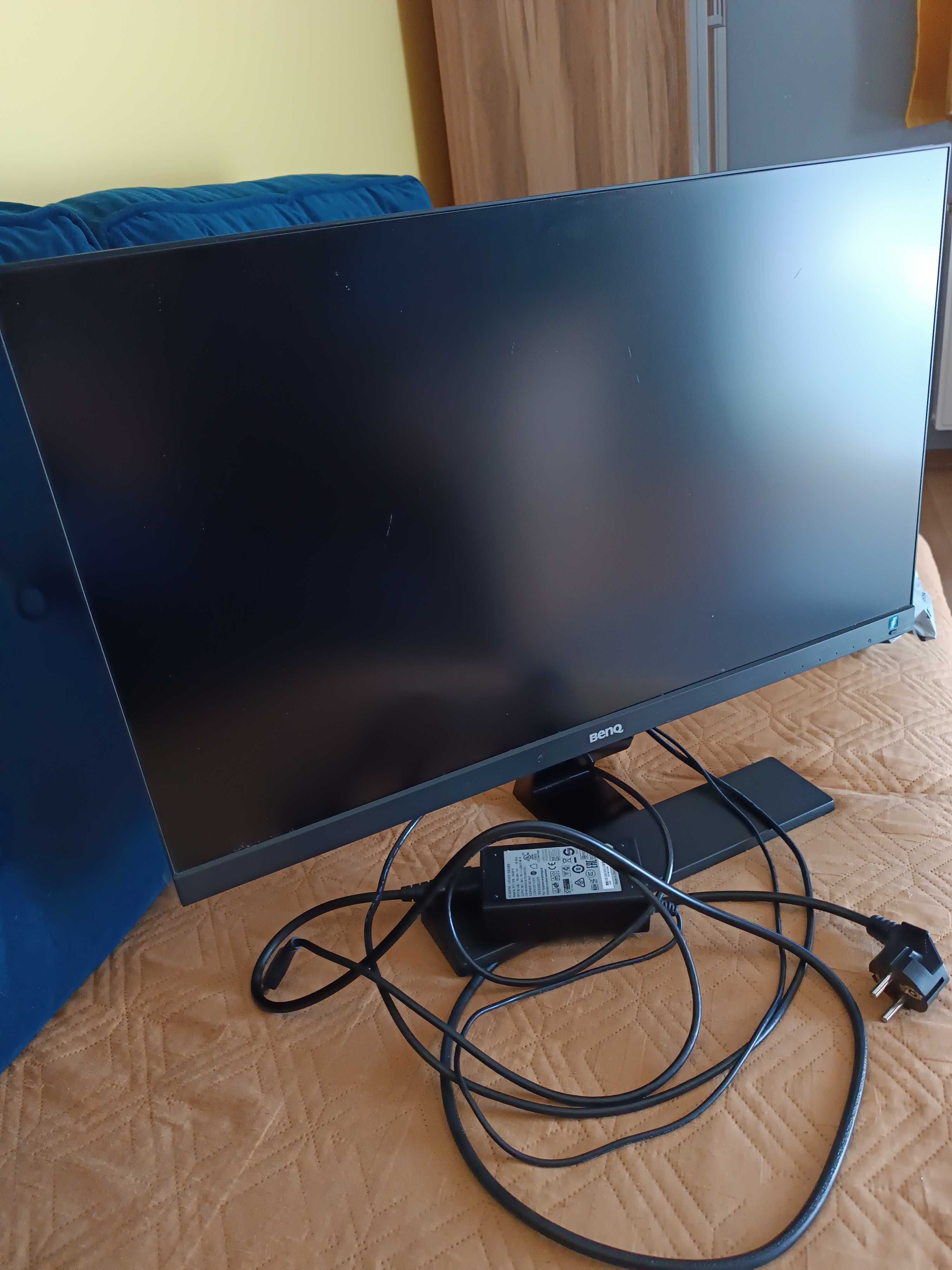 Sprzedam komputer + monitor (całość) w dobrym stanie