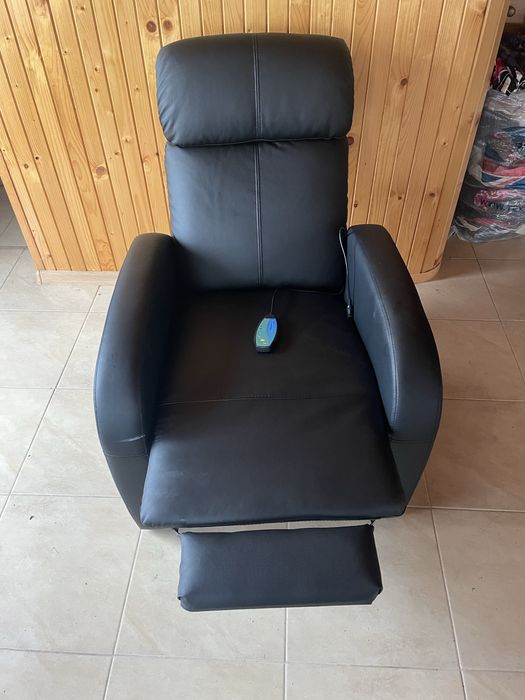 Fotel z wibromasażem sterowany pilotem, rozkładany