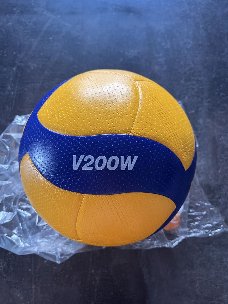 Nowa piłka do siatkówki Mikasa V200W