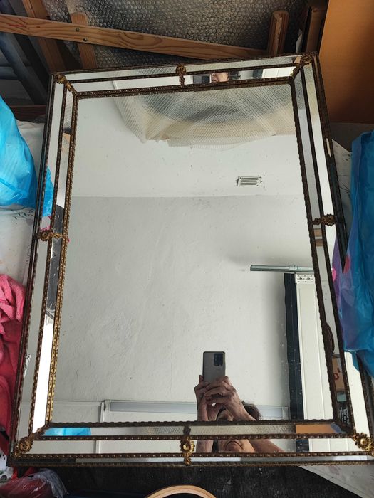 Espelho tipo Veneziano, de linhas simples