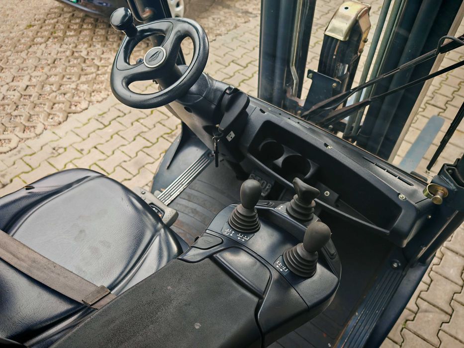 Wózek widłowy LINDE H25T-02, 2500 kg, LPG, Triplex