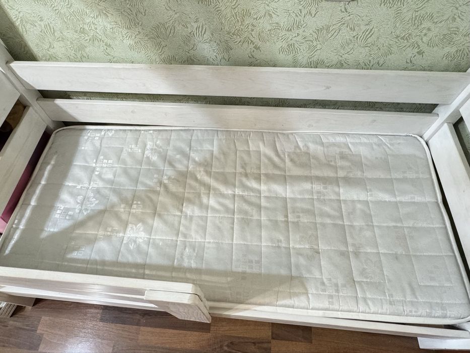 Дитяче ліжко-будинок