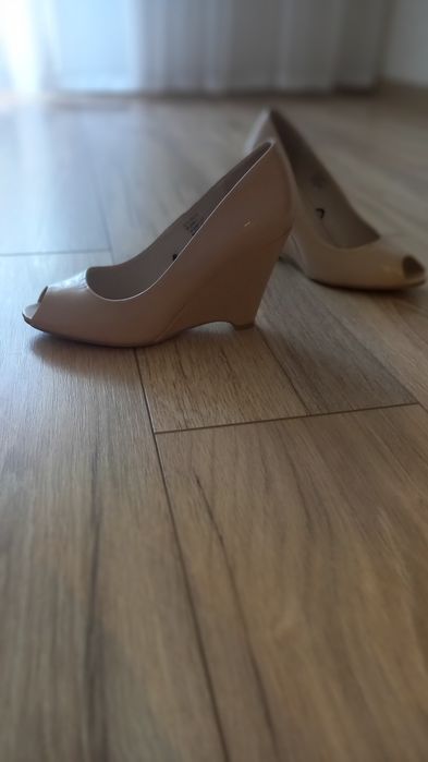 Туфлі жіночі бежеві на тонкетці