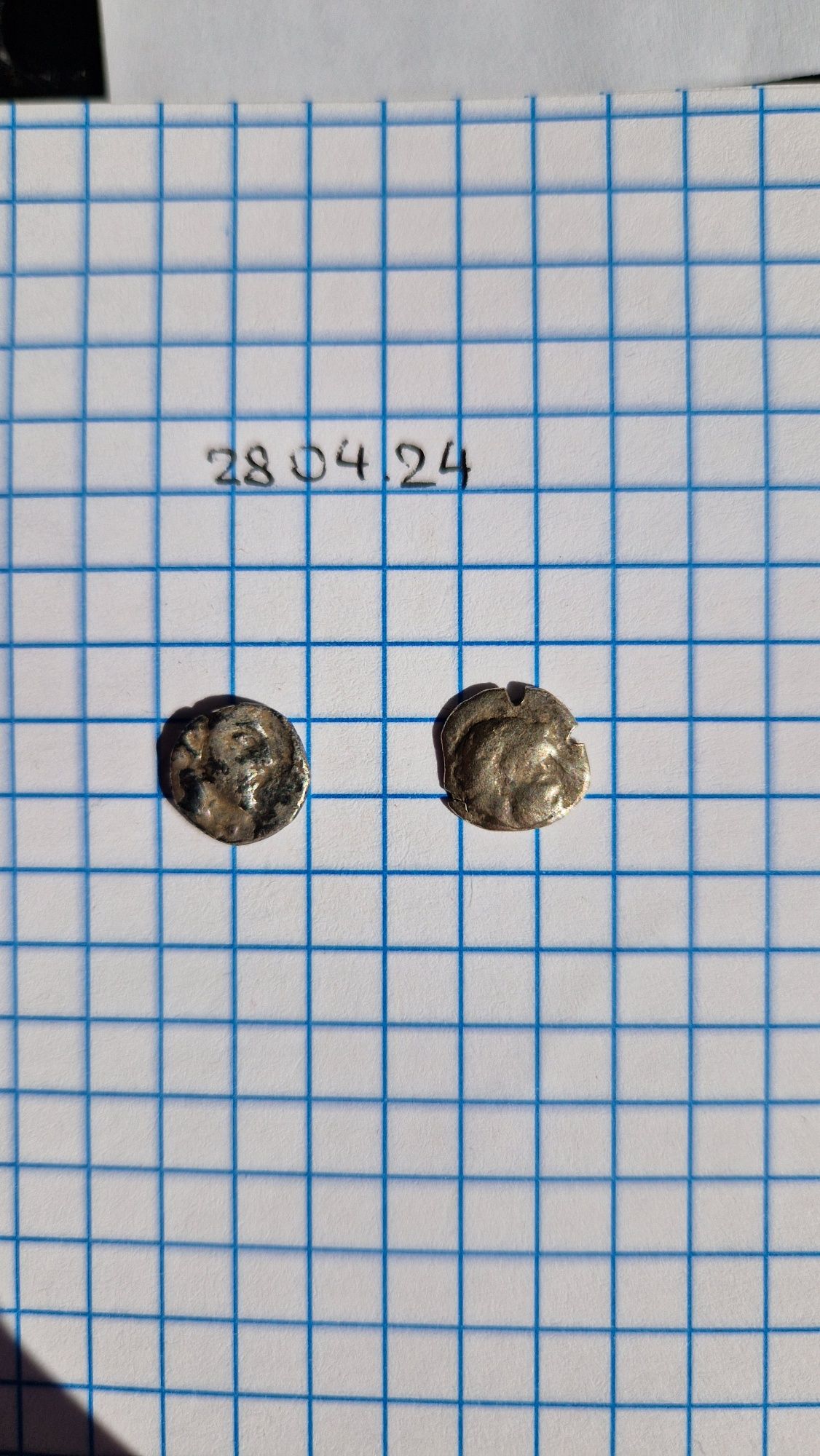 Фінікія монета Арадос, 380-351 рр. до н.е. срібло (1 шт та що зліва)