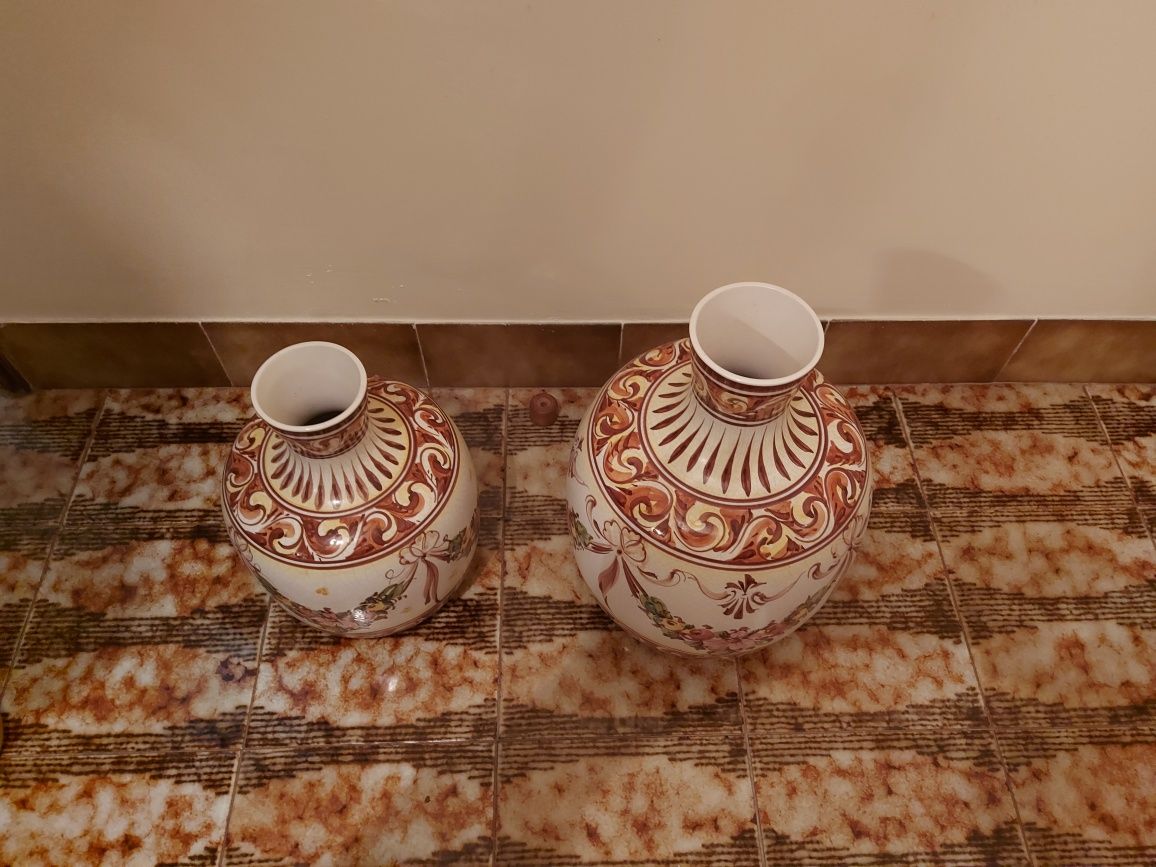Jarrões (2) em Porcelana, Novos e Pintados à Mão, Séc.XVII