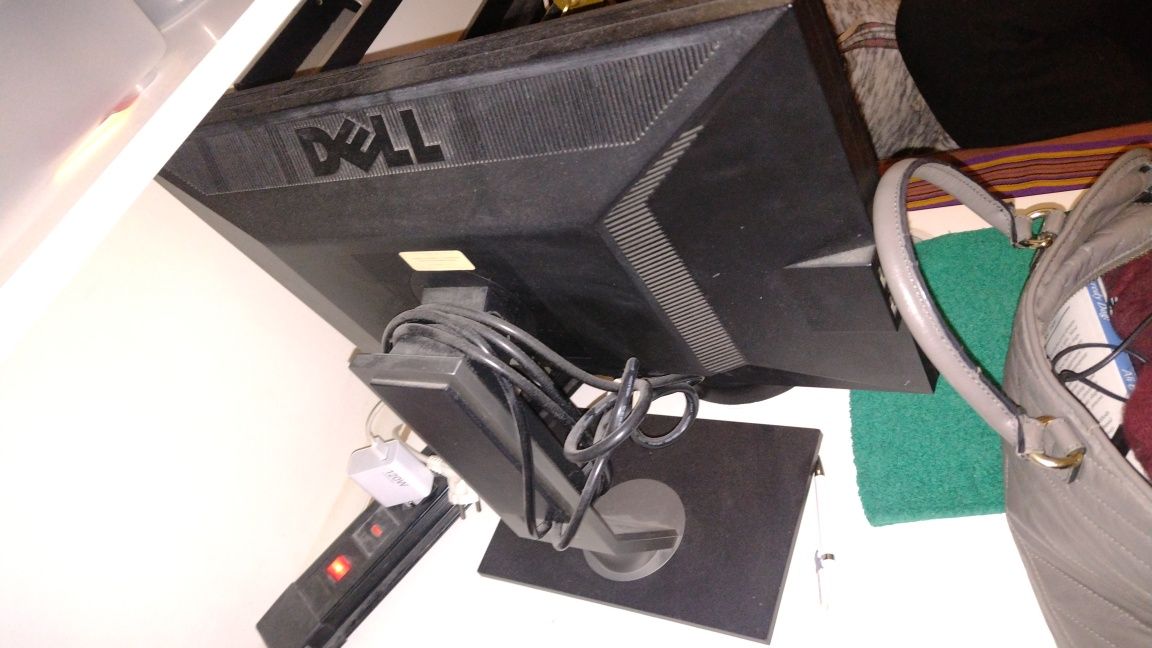 Monitor Dell 24cali, w pełni sprawny.