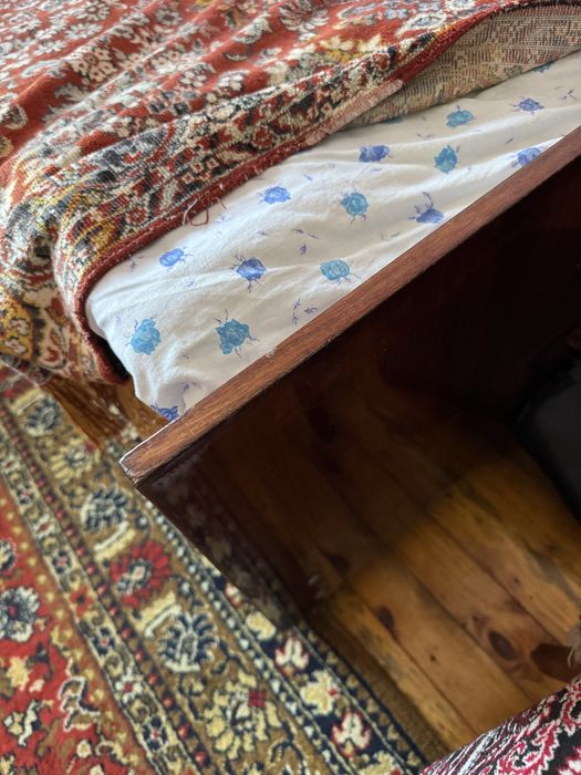 Деревʼяне ліжко односпальне