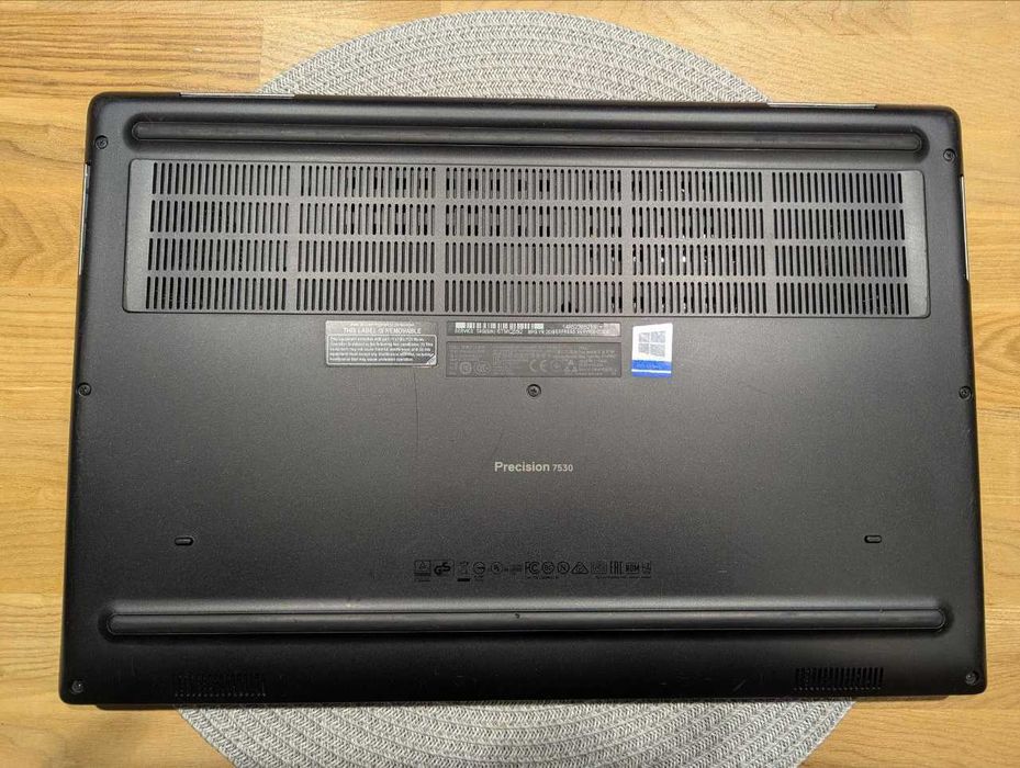 Dell Precision 7530 IPS FHD/Xeon-2176/p3200 6gb/16gb ddr4/256gb m2/win