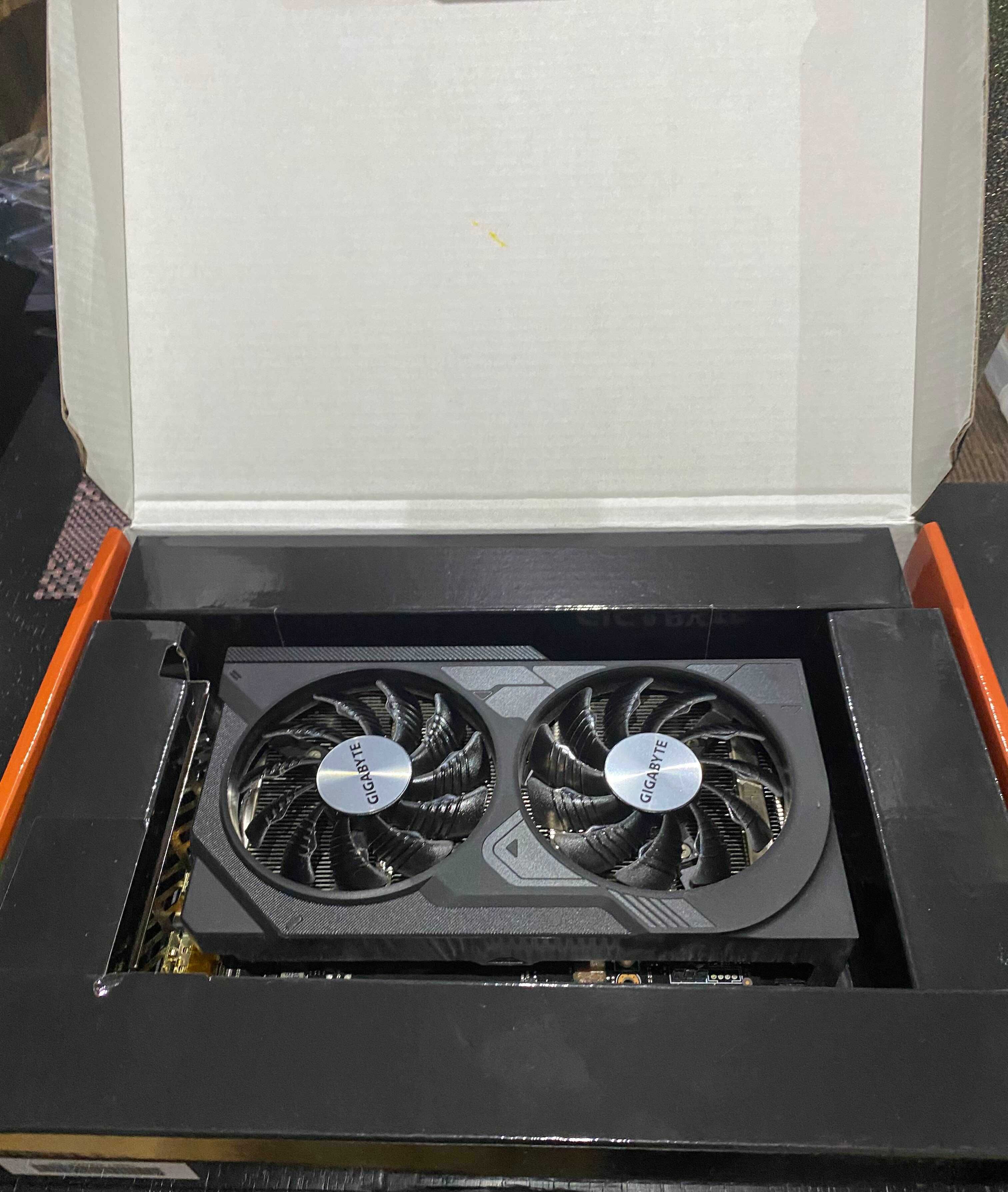 Placa Gráfica Gigabyte GeForce RTX 4060 WINDFORCE OC 8GB GDDR6