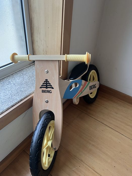 Bicicleta de madeira equilibrio montessori