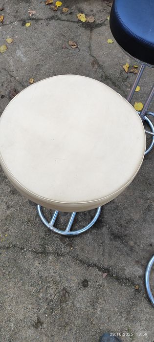 Барні стільці б/в доброму станi.