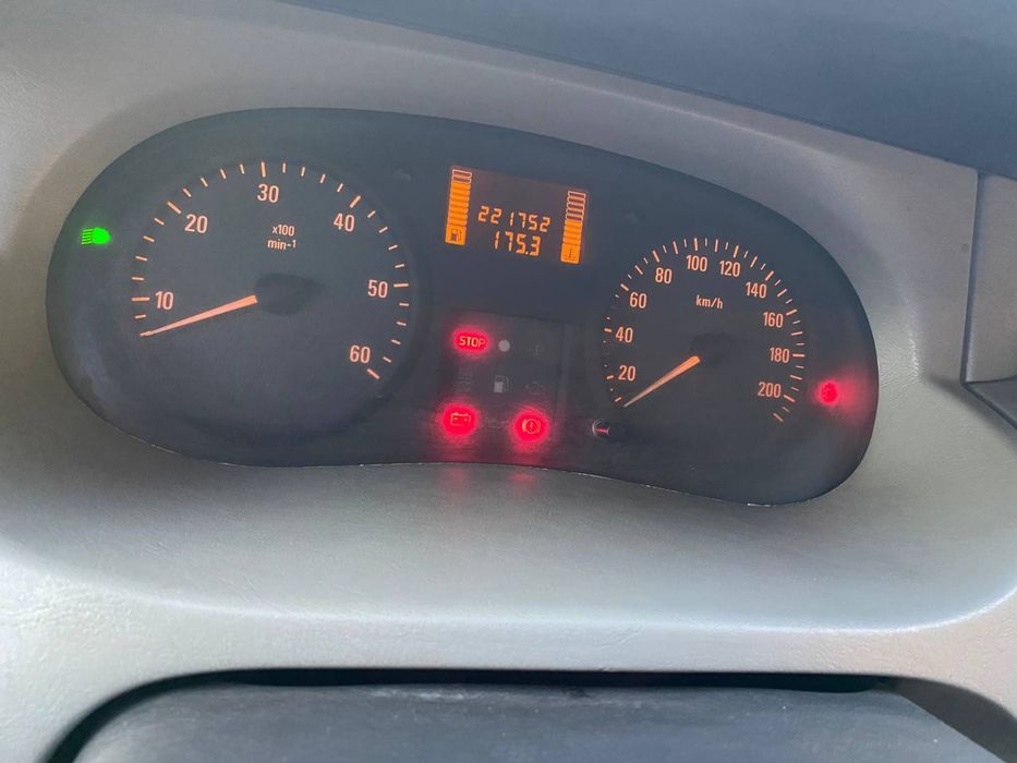 Opel Vivaro груз