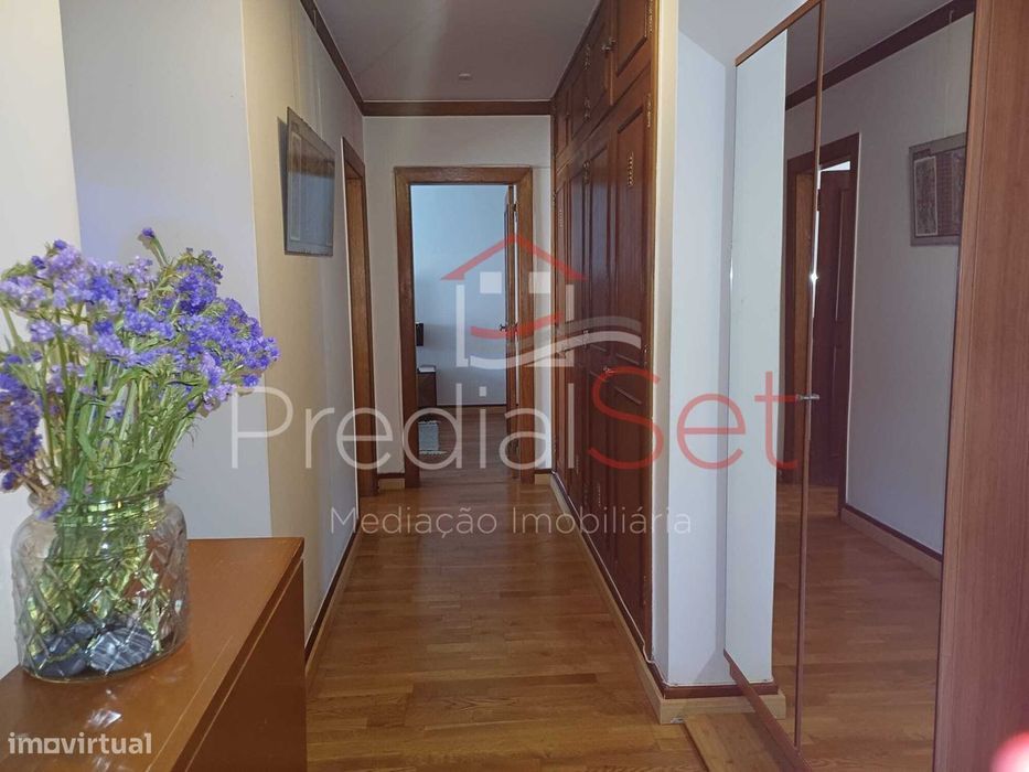 Apartamento T3 com terraço - Avenida 5 de Outubro, Setúbal