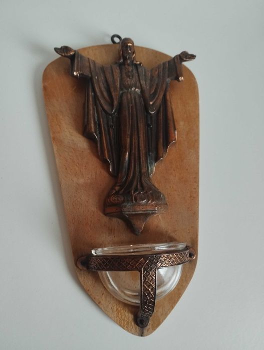 kropielnica z Panem Jezusem .