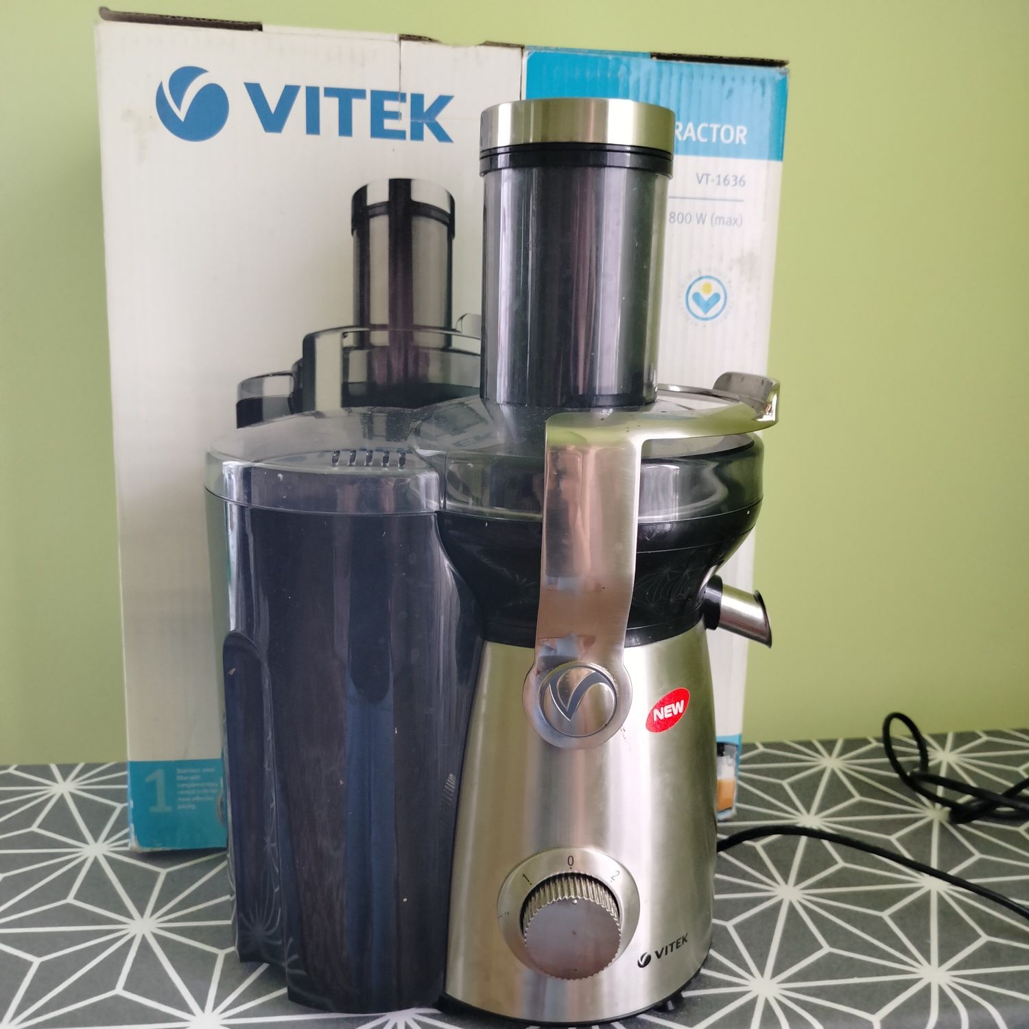 Соковивижималка VITEK 800Вт