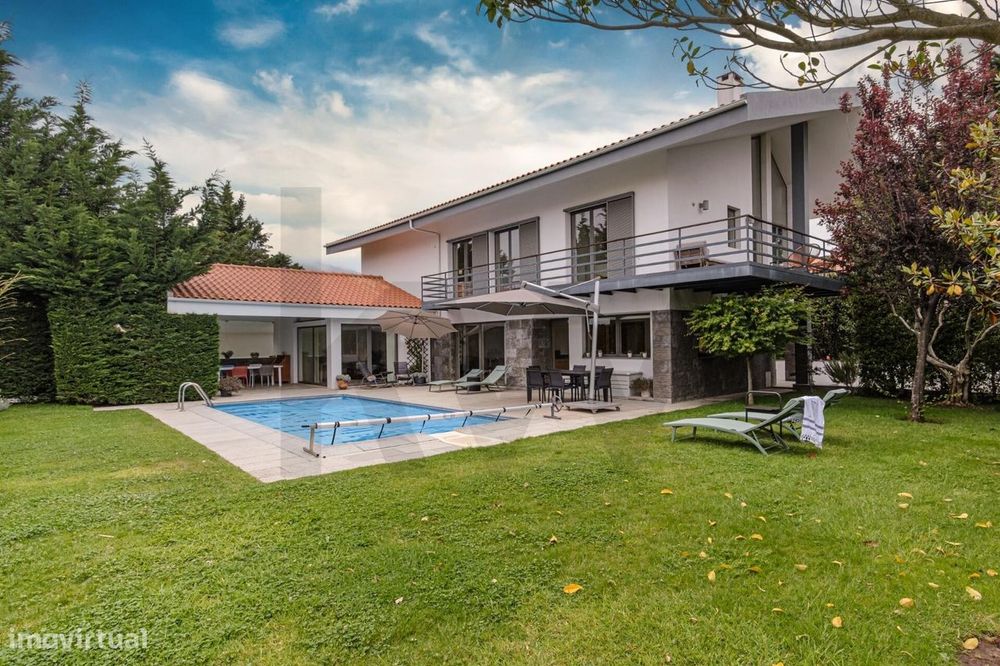 Moradia T5 com piscina para arrendamento no Linhó em Sintra