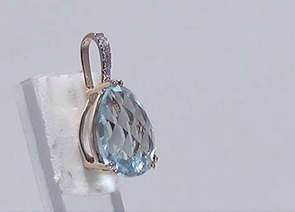 Золотой кулон с бриллиантом и топазом 585 проба