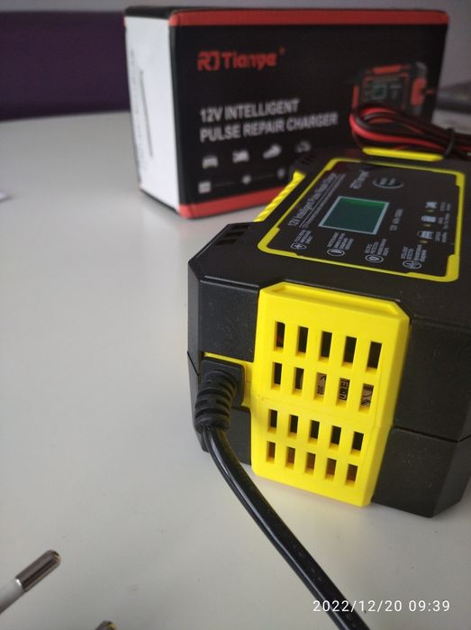 Зарядний пристрій АКБ 12 в