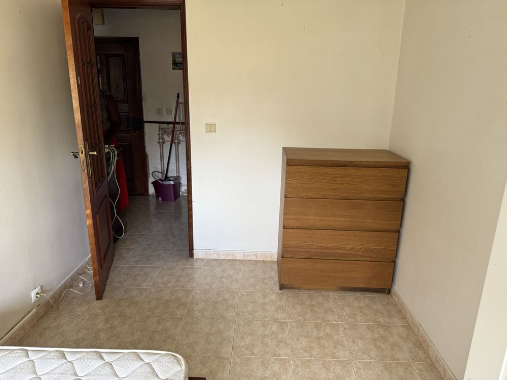 Quarto completo em casa de familia