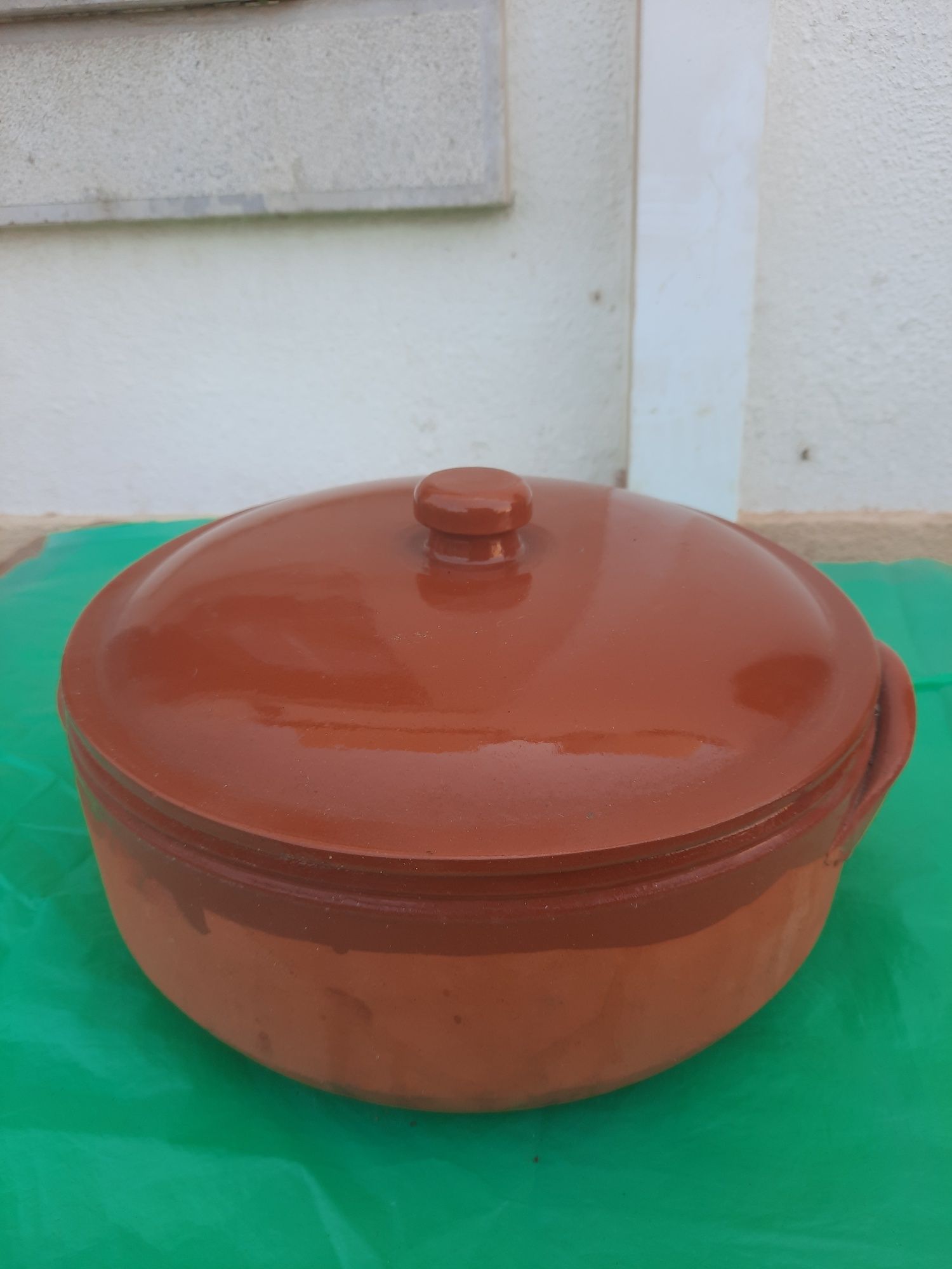 Tacho de barro com tampa