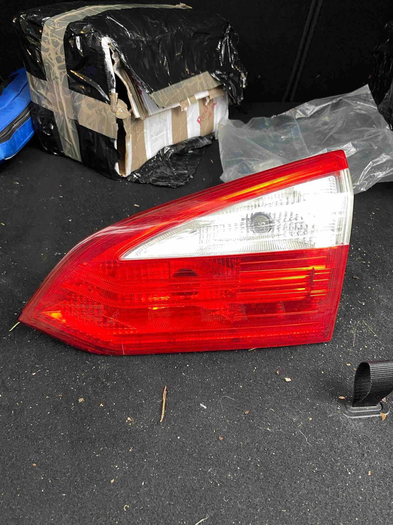 Ford Focus Lampa tylnia prawa w klapę Led