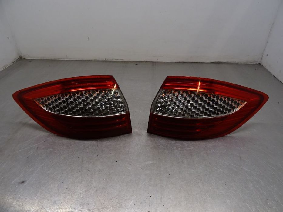 FORD MONDEO MK4 KOMBI 07-10 LAMPA TYŁ TYLNA LEWA W BŁOTNIK