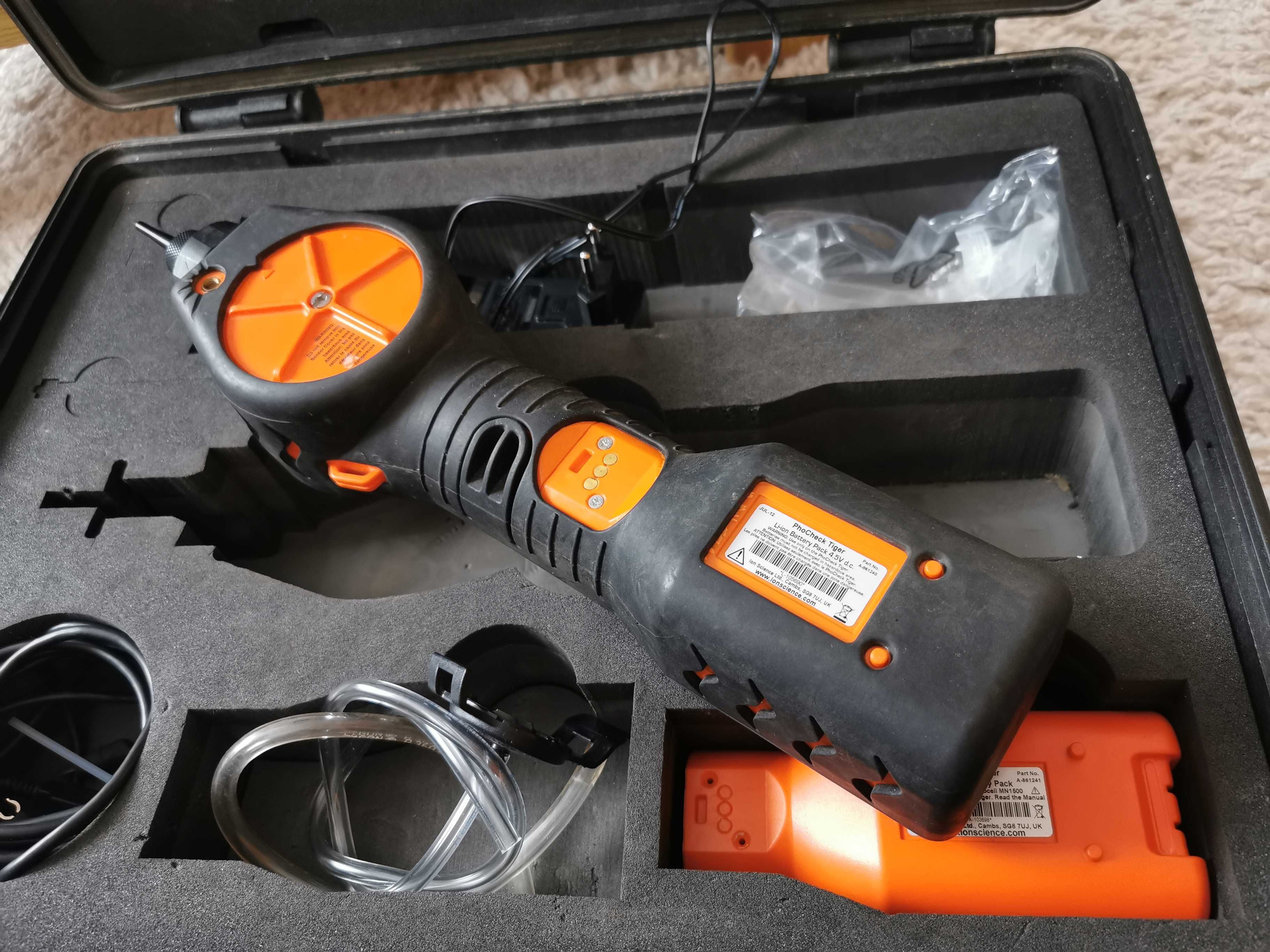 Detektor lotnych związków PhoCheck Tiger  ZESTAW Detektor gazu