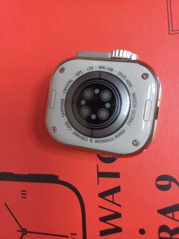 Smartwatch z kompletem pasków Ultra 9