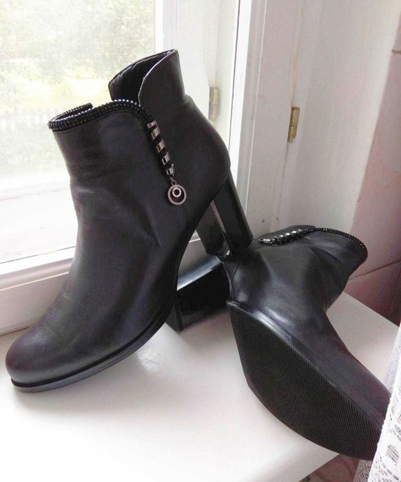 Жіночі полусапожки (напівчоботи) 39-40 розміру (натуральна шкіра)