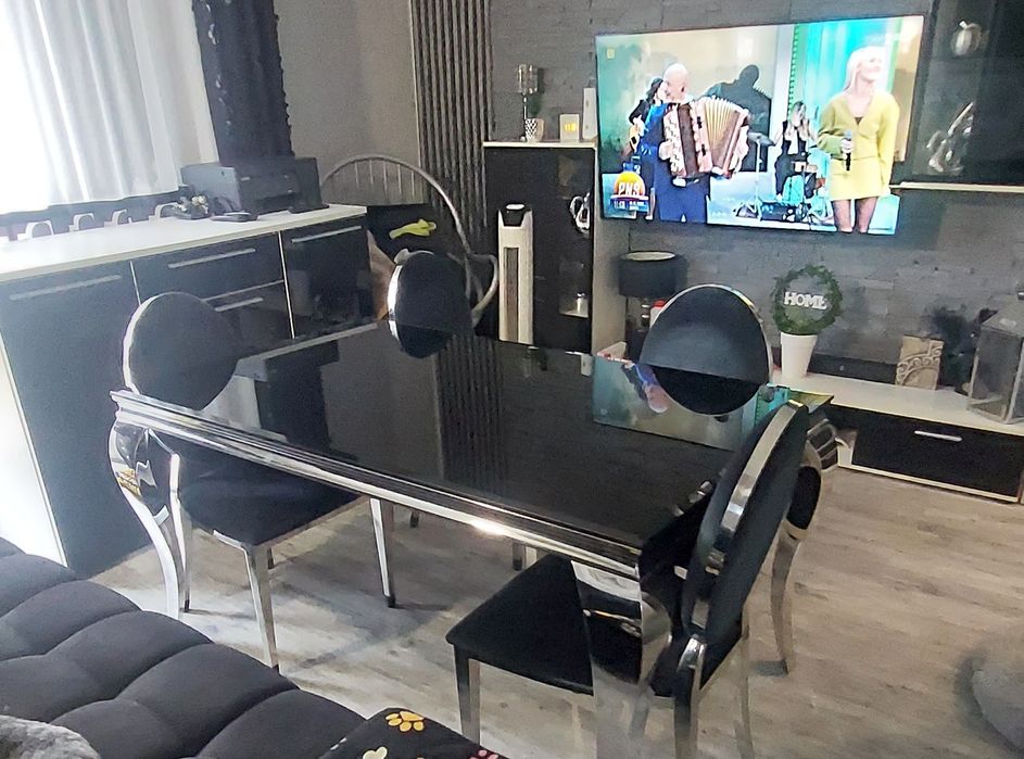 Stół glamour plus cztery krzesła REZERWACJA