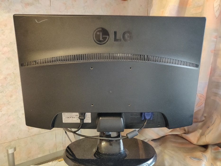 Монитор 21.5" LG Electronics W2243S
