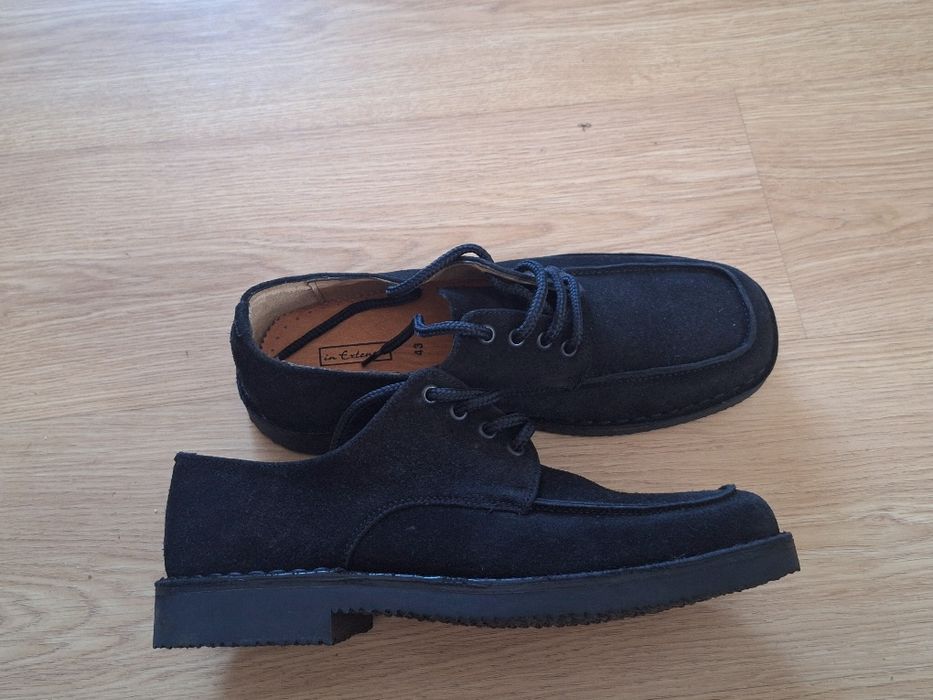Sapatos camurça novos 43