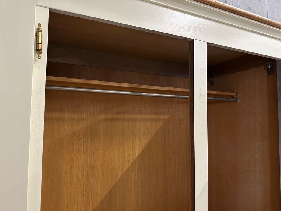 Дубова антикварна шафа