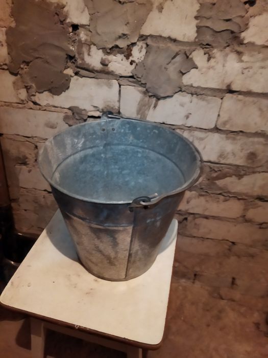 Лопаты, вёдра, дрель, черенки ,плоскорез Фокина , огнеупорная ткань .