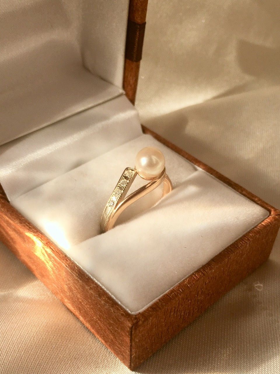 Золотое кольцо с жемчугом 585 проба