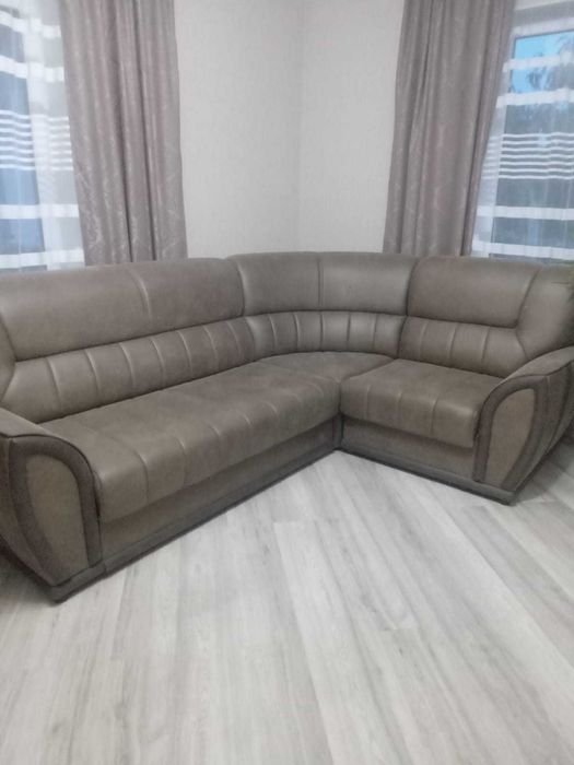 Диван кутовий розкладний. В чудовому стані