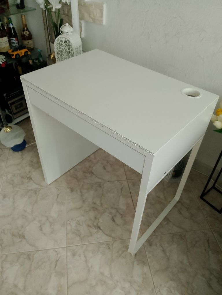 Sprzedam biurko kolor biały