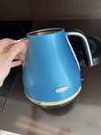 Робочий чайник Delonghi