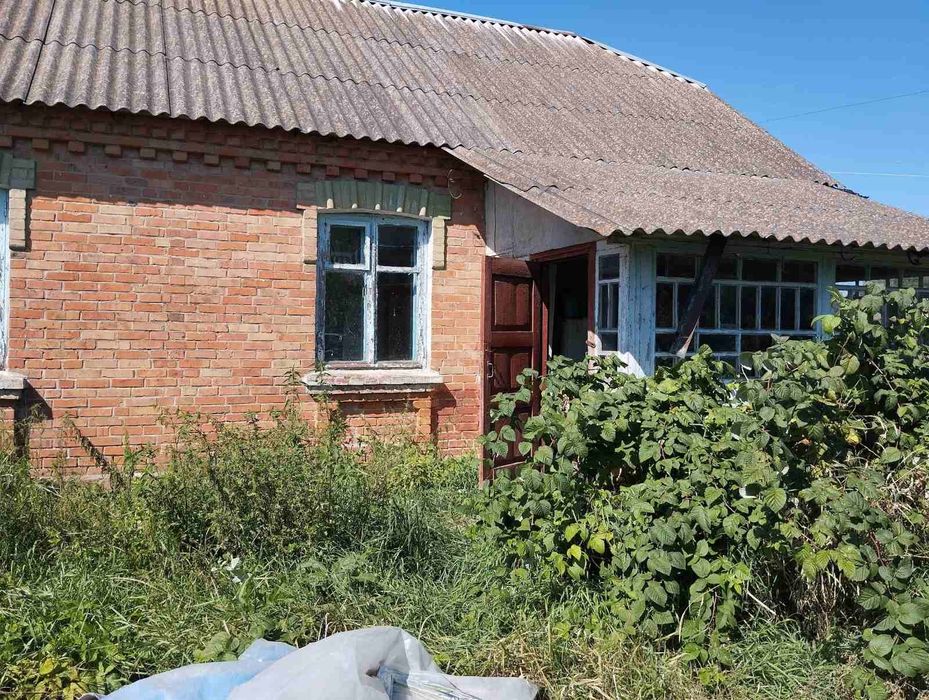 Продається будинок в селі Великі Гадомці. Всі подробиці за телефоном
