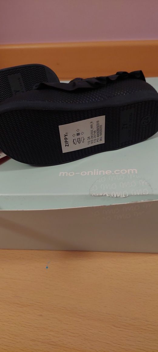 Sapatos menina NOVOS 24