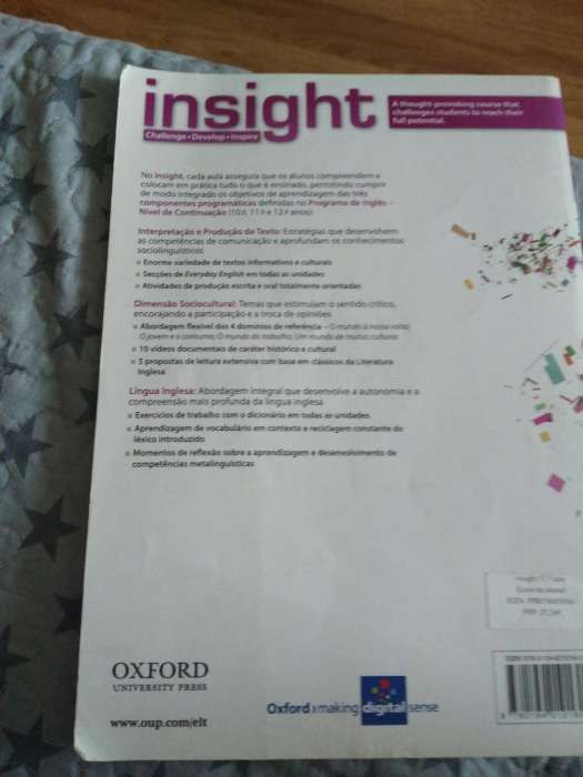 Manual escolar de Inglês 11º "Insight"