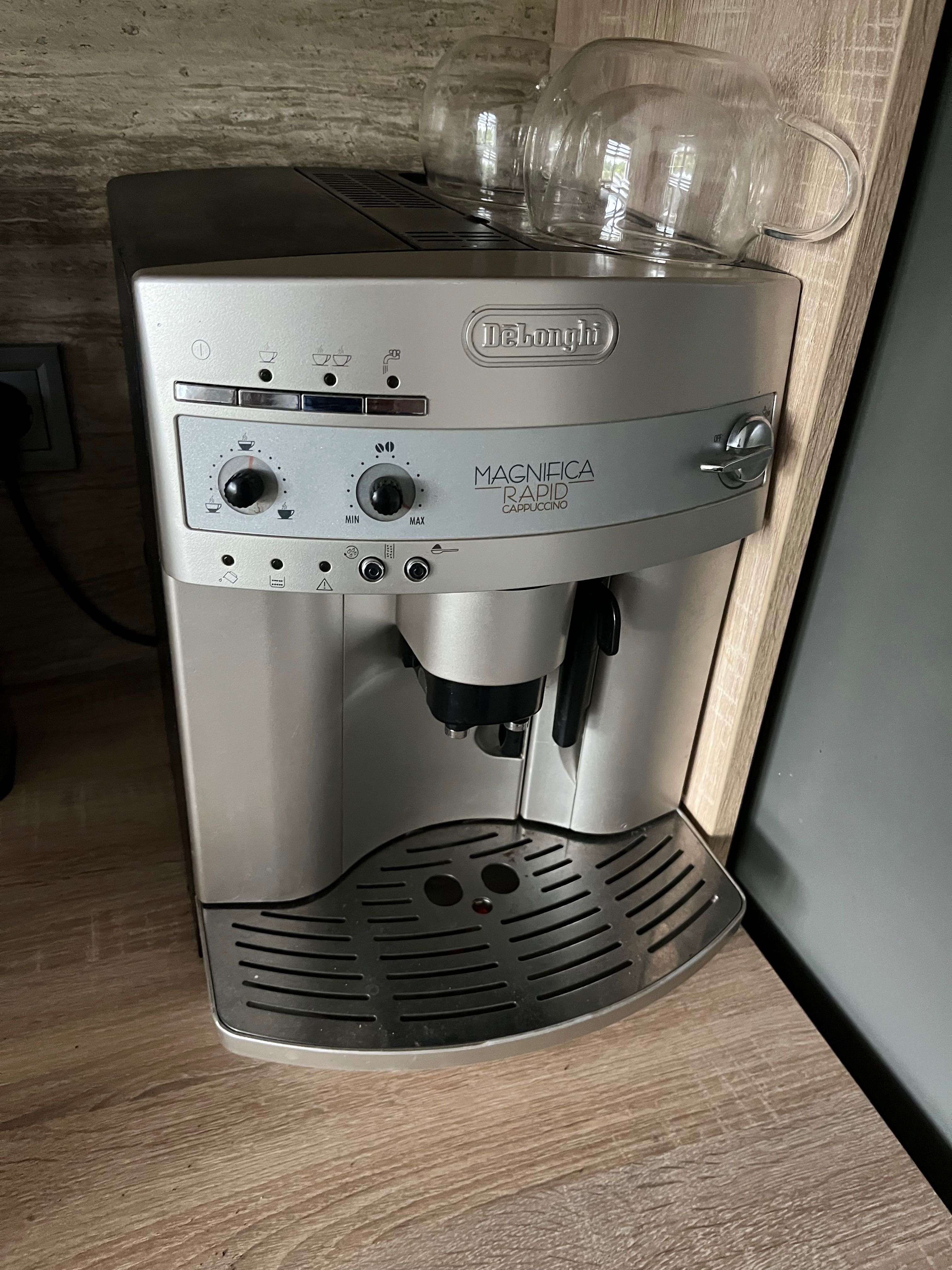 Кавоварка Delonghi Magnifika Rapid Cappuccino