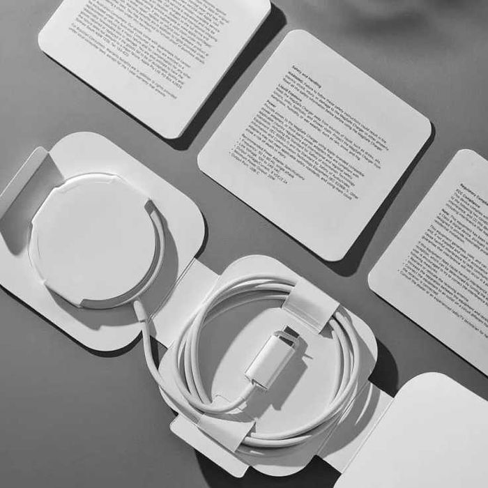 Беспроводное зарядное устройство Apple MagSafe Charger 15W