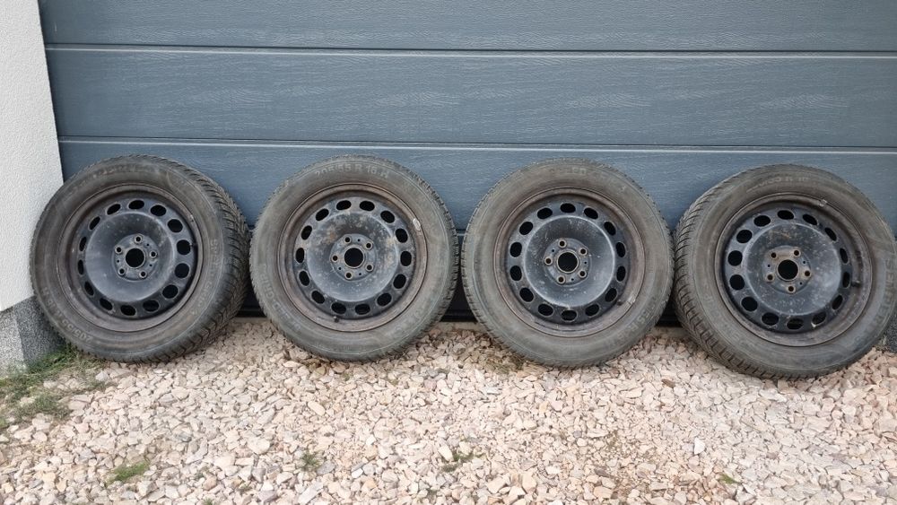 4 szt Felgi stalowe z oponami zimowymi 16 cali vw golf