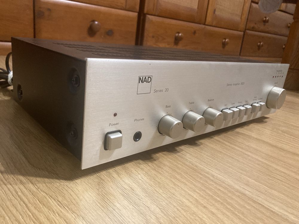 Wzmacniacz NAD3020, Silver, idealny