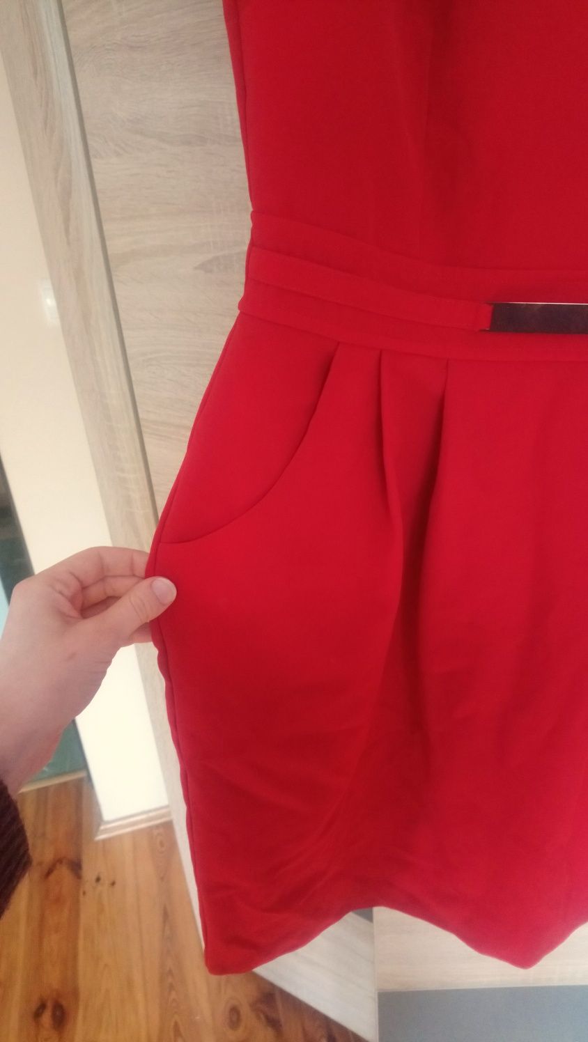 Czerwona sukienka z krótkim rękawem rozmiar 40