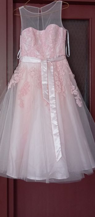 Вечернее розовое платье