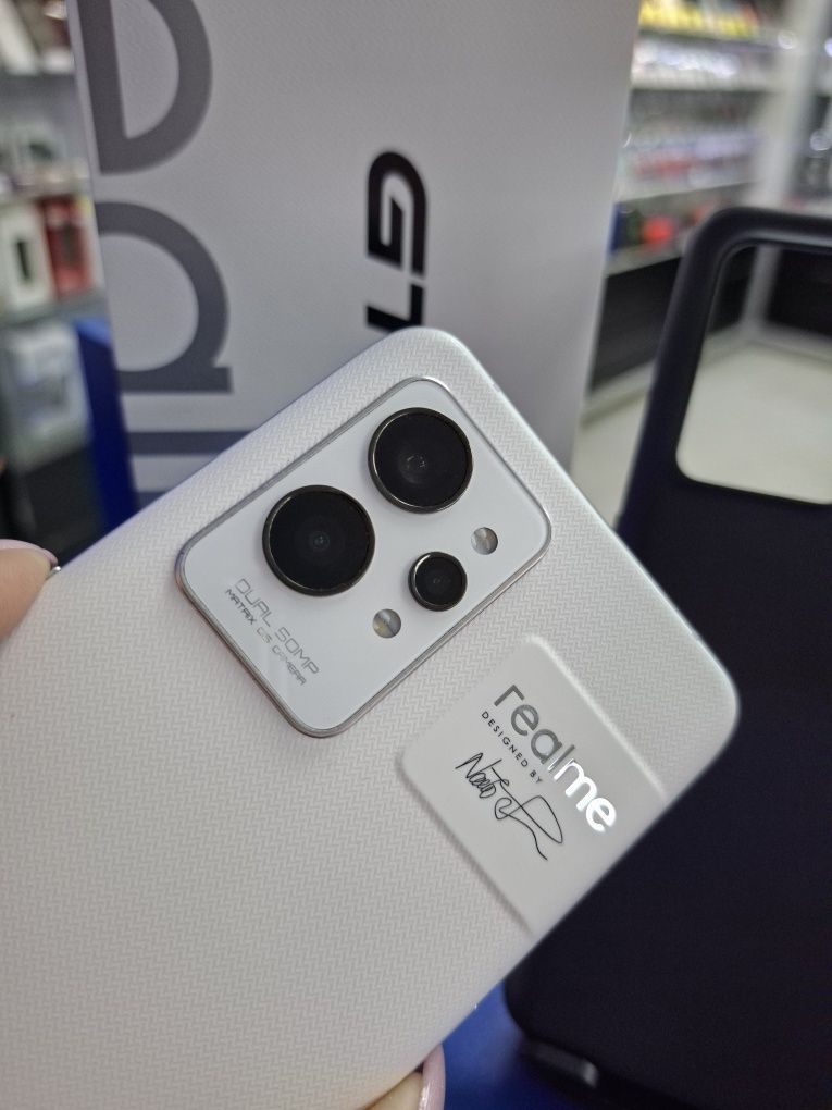 Продам в ідеальном стані Realme GT2 Pro 8/128Gb